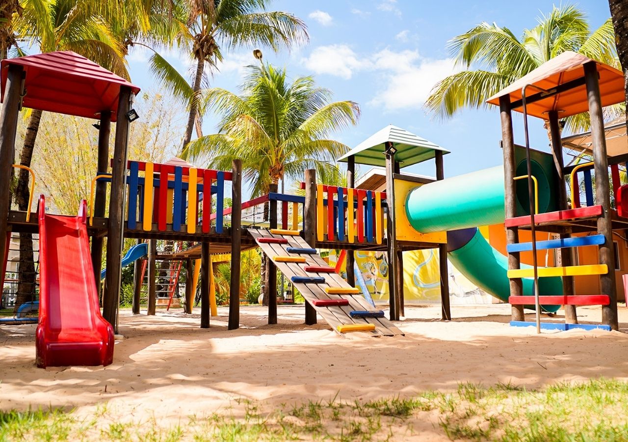 Playground ao ar livre do Hot Beach Raízes